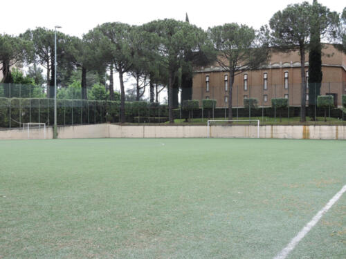 Cancha-de-fútbol-grande1600