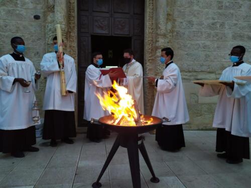 Fuoco sacro per la Vigilia Pasquale